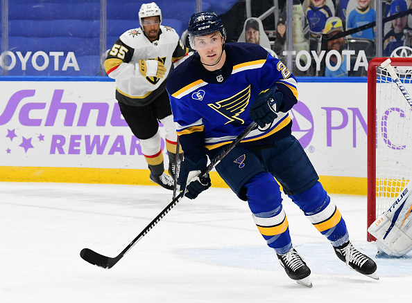 Tyler Bozak re-signs