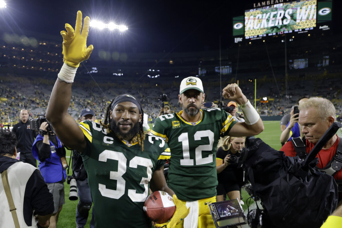 Aaron Jones Leads Packers to 27-10 Win