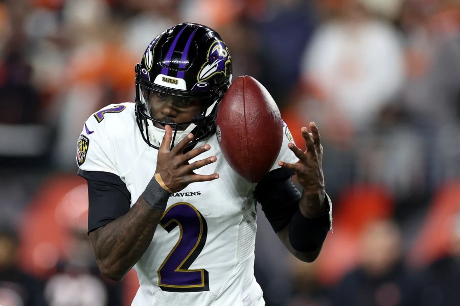 Tyler Huntley bobbles snap