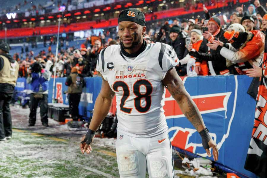 Joe Mixon has aggravated menacing charge dropped a day after it was filed.