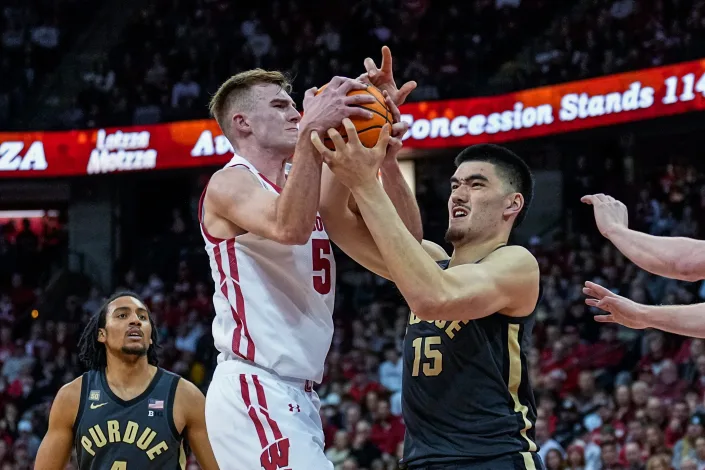 Boilers Zach Edey goes for Block Photo By - USA TODAY Sports