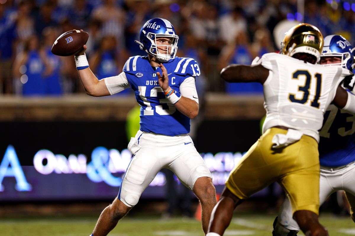 Riley Leonard commits to Notre Dame