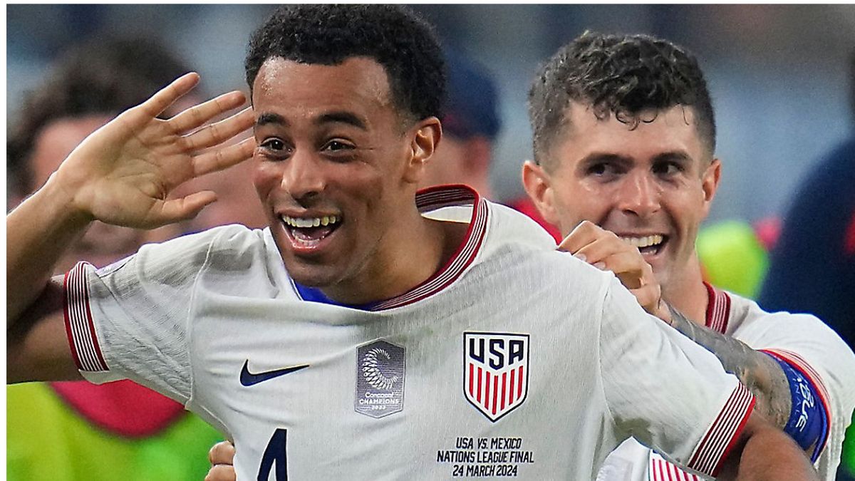 United States midfielder Tyler Adams (4) celebrates his goal with forward Christian Pulisic during the first half of a CONCACAF Nations League final soccer match against Mexico, Sunday, March 24, 2024, in Arlington, Texas.