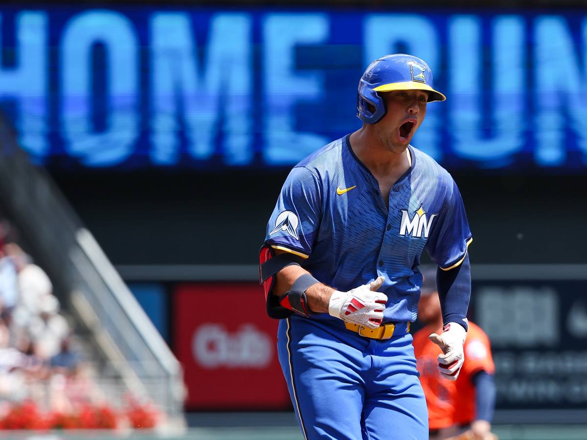 Brooks Lee Makes Debut for Twins