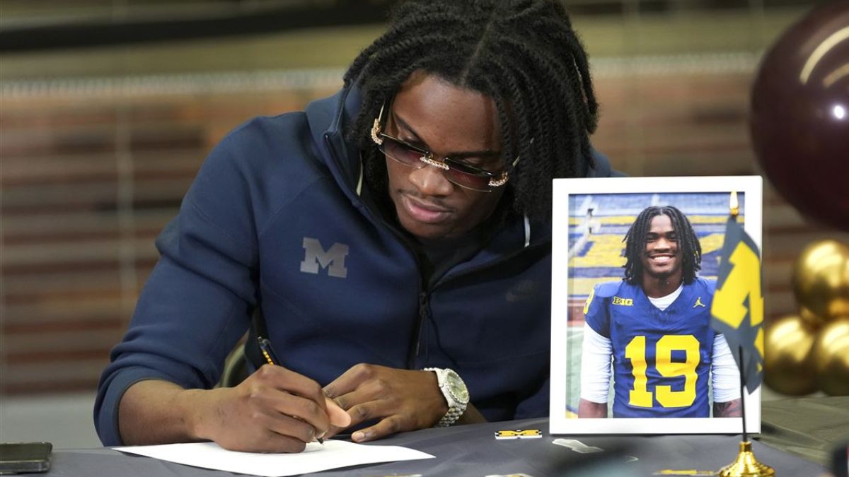 Bryce Underwood signs to Michigan