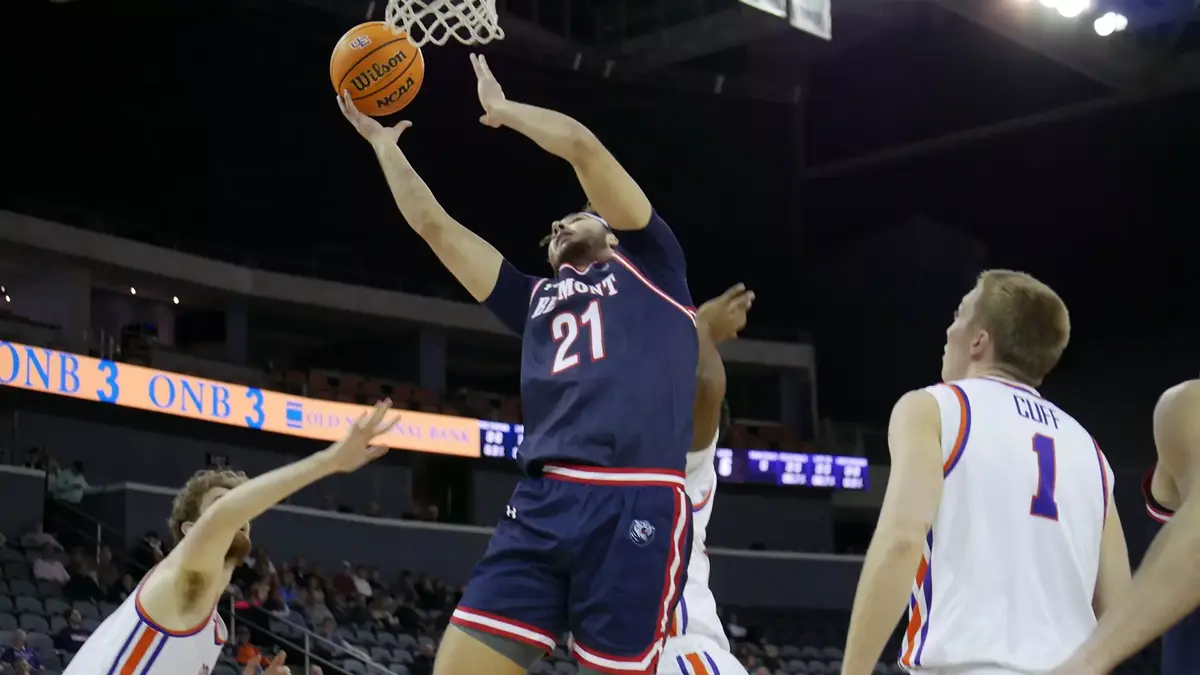 Belmont's Brigham Rogers goes up for a layup in Belmont's 85-82 win over Evansville on Saturday.